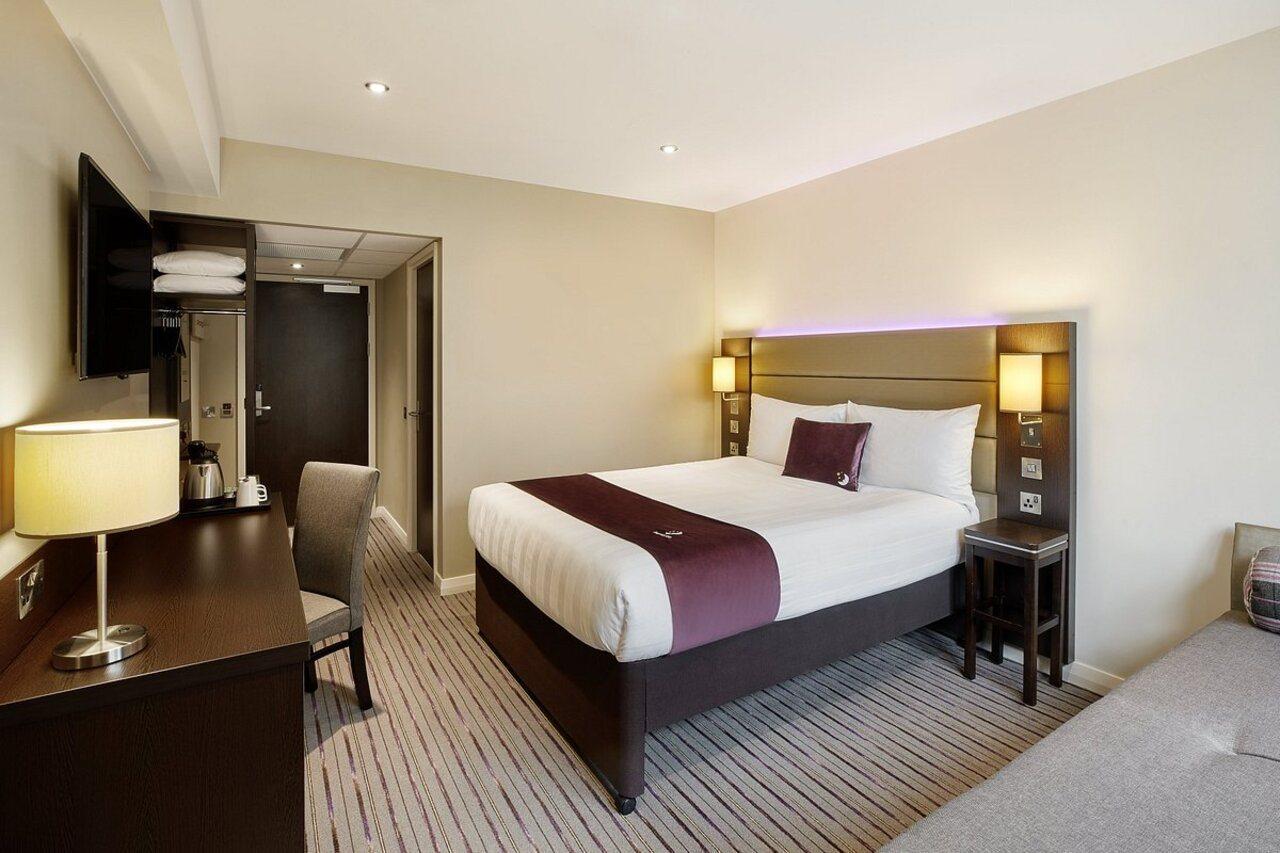 Premier Inn Chelmsford City Centre Exterior photo